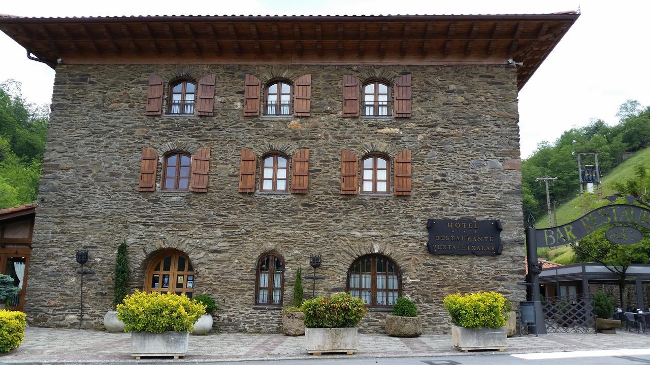 Hotel Venta De Etxalar Exterior photo